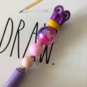 Disney Doorables: Finding Nemo: Gurgle handmade beaded pen